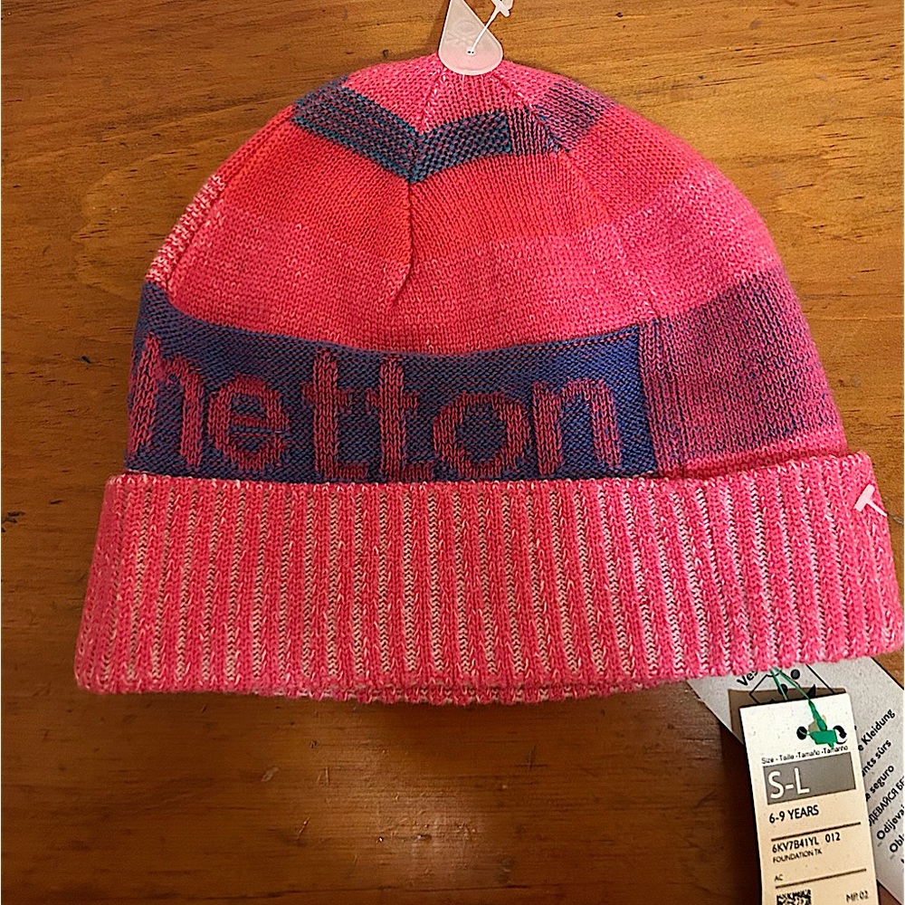 NWT Benetton soft knit logo knit cuff hat with ribbed cuff.